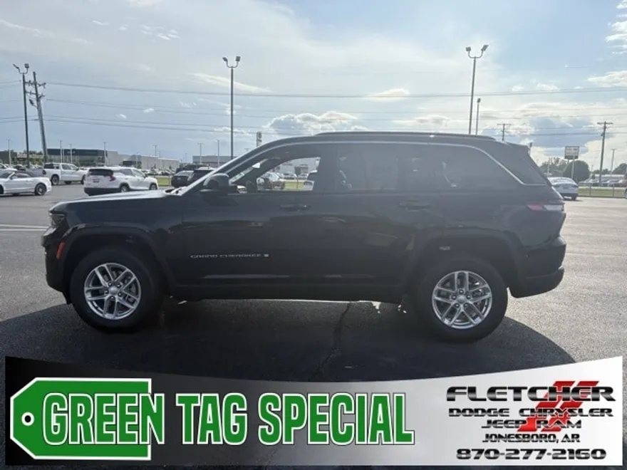 2025 Jeep Grand Cherokee Laredo photo 1