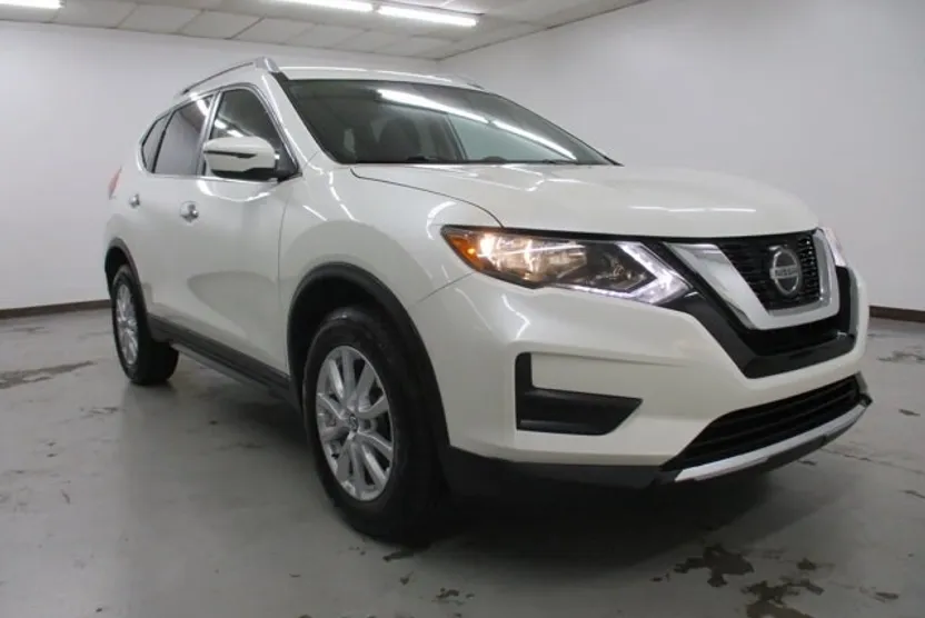 2018 Nissan Rogue SV photo 1