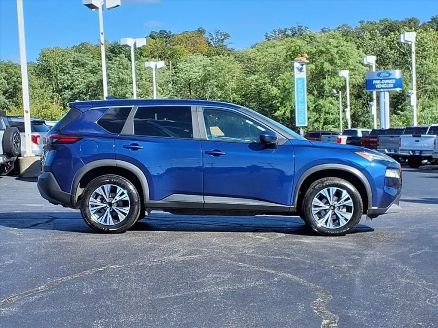 2023 Nissan Rogue SV photo 1