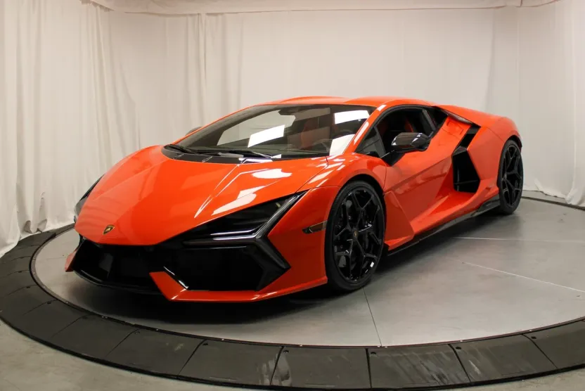 2025 Lamborghini Revuelto photo 1