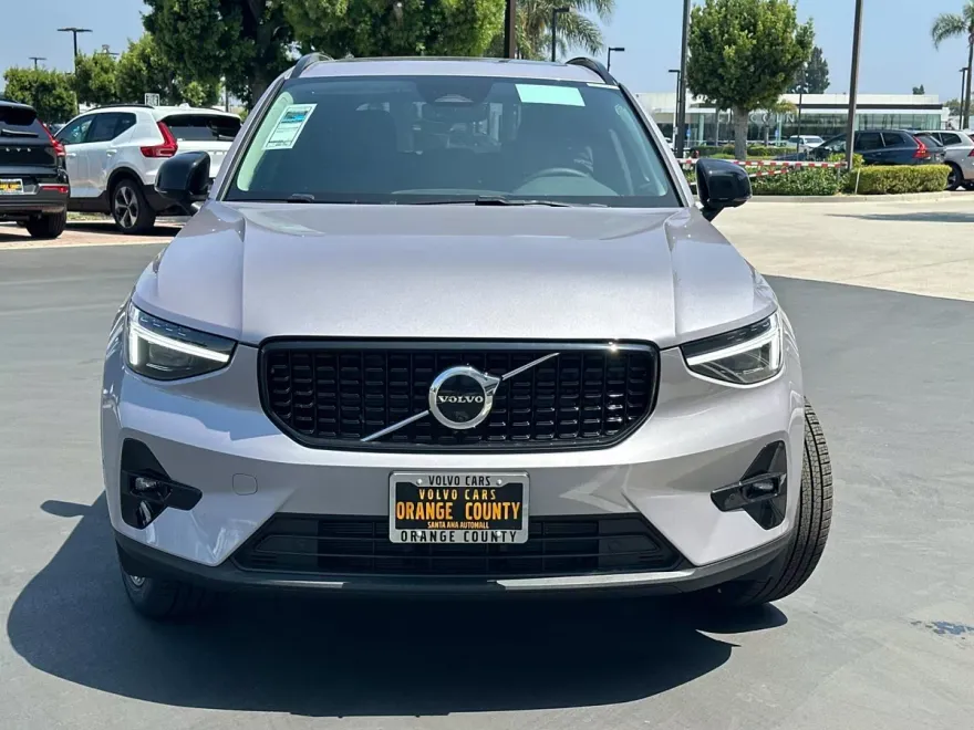 2026 Volvo XC40 photo 1