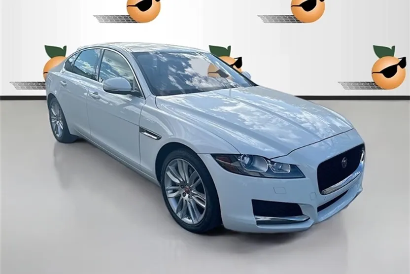 2017 Jaguar XF 35t Prestige photo 1