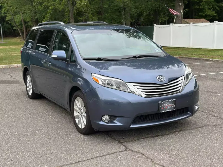 2015 Toyota Sienna photo 1