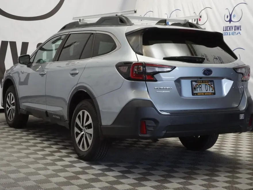 2021 Subaru Outback Premium photo 1