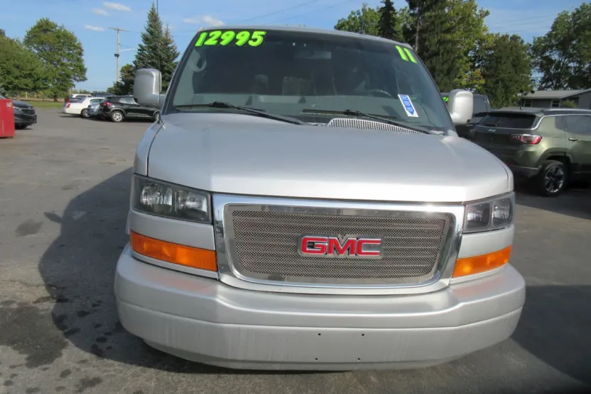 2011 Gmc Savana photo 1