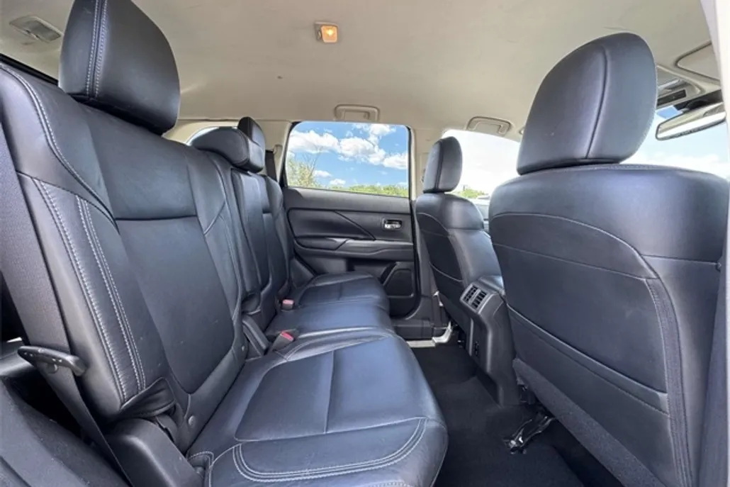 2020 Mitsubishi Outlander SEL photo 1