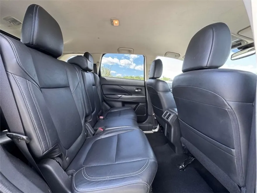 2020 Mitsubishi Outlander SEL photo 1