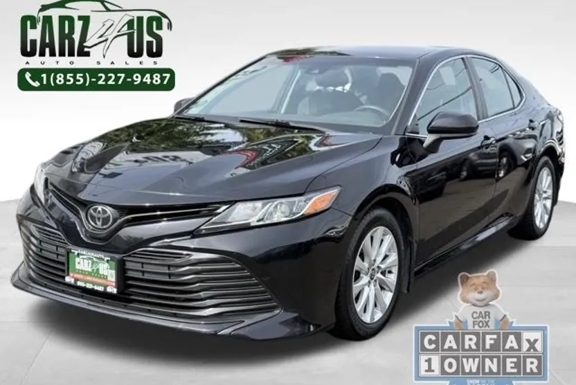 2020 Toyota Camry LE photo 1