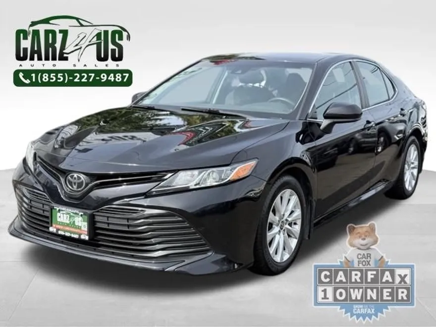 2020 Toyota Camry LE photo 1