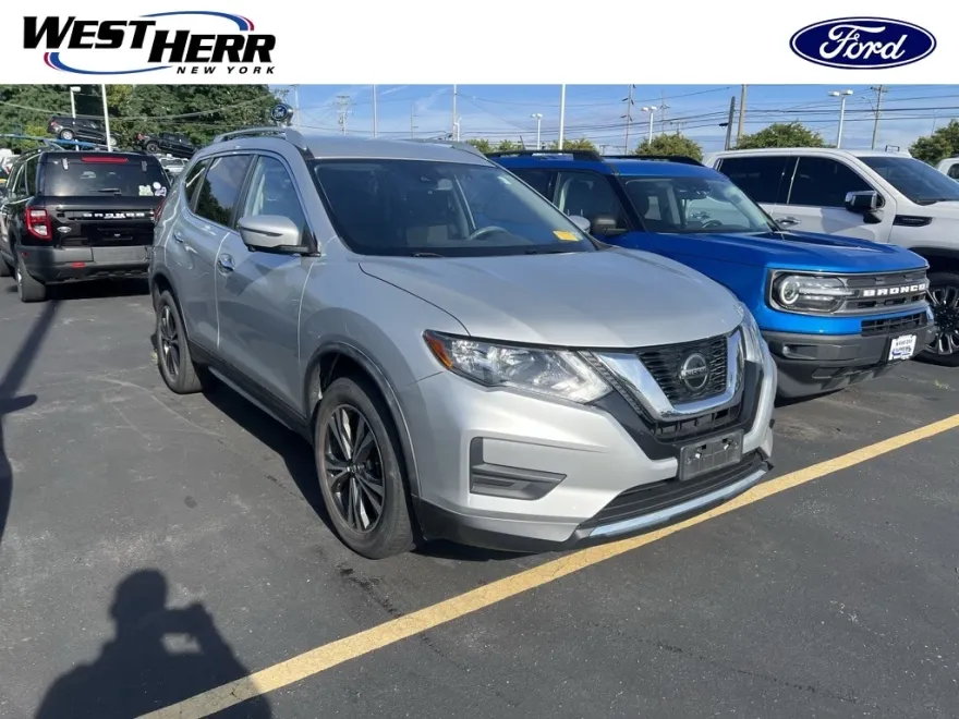 2019 Nissan Rogue SV photo 1