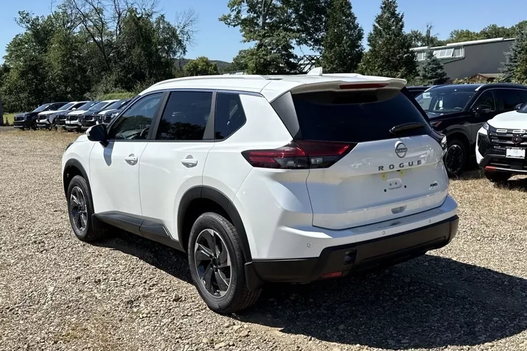 2026 Nissan Rogue SV photo 1