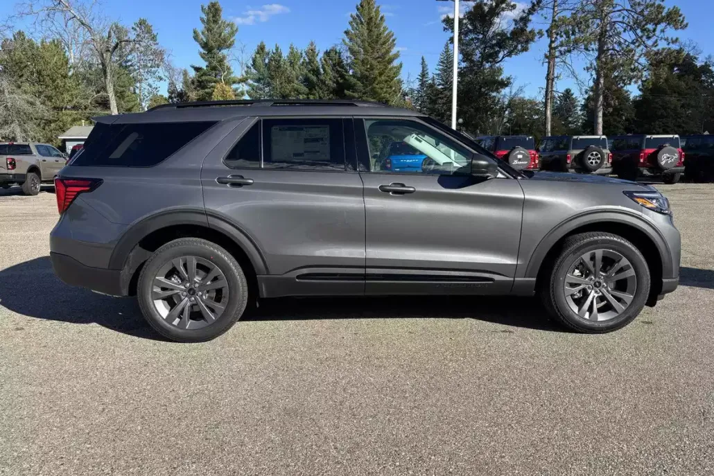2026 Ford Explorer photo 1