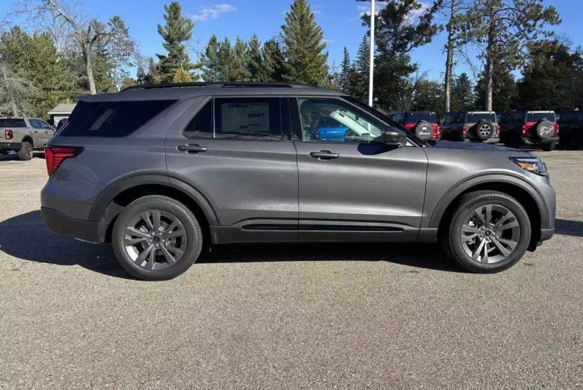 2026 Ford Explorer photo 1