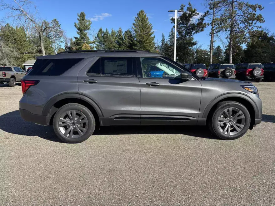 2026 Ford Explorer photo 1