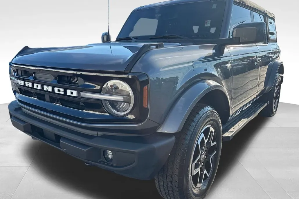 2024 Ford Bronco Outer Banks photo 1