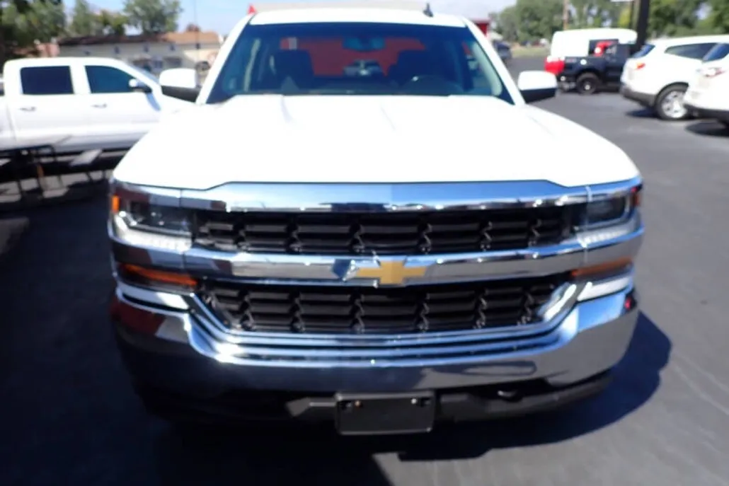 2018 Chevrolet Silverado 1500 LT photo 1