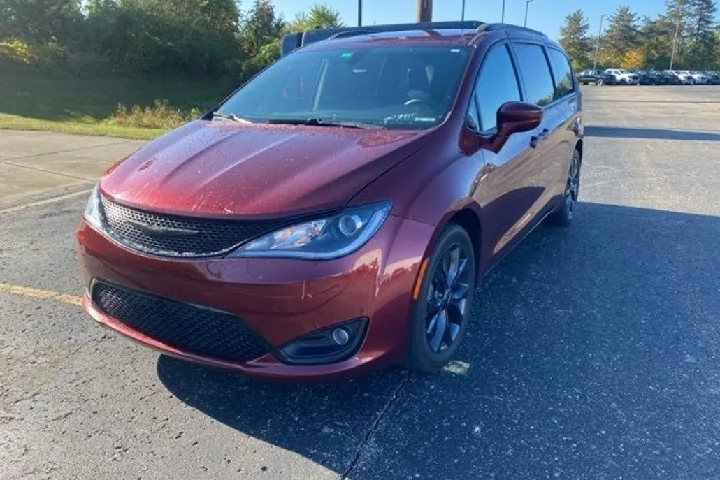 2020 Chrysler Pacifica 35th Anniversary Touring Plus photo 1