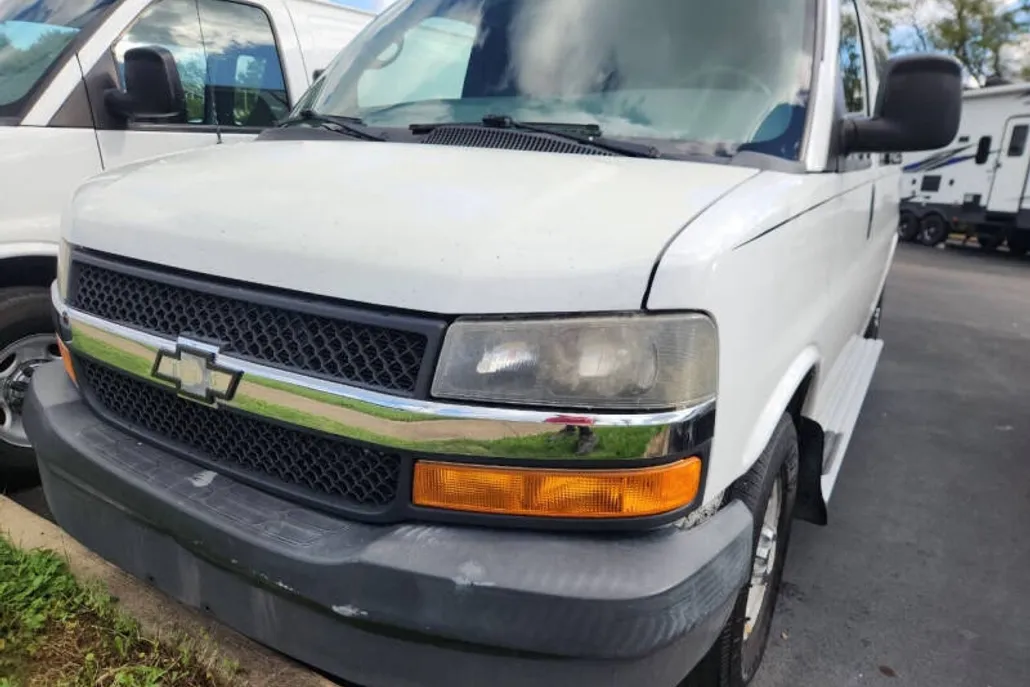 2014 Chevrolet Express LT 3500 photo 1