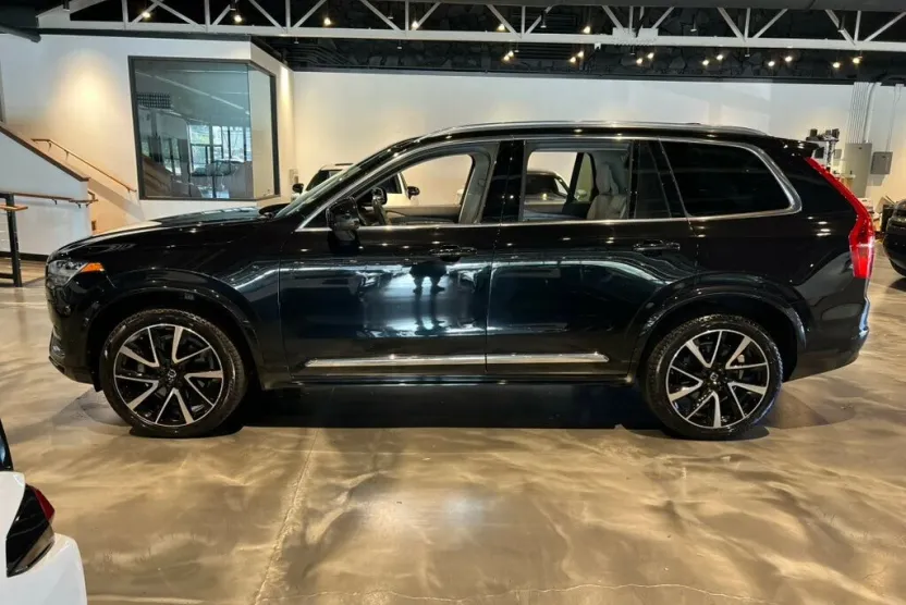 2023 Volvo XC90 AWD photo 1