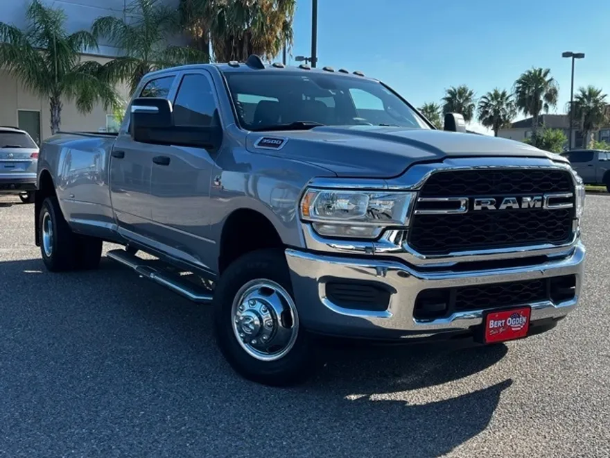 2023 Ram 3500 Tradesman photo 1