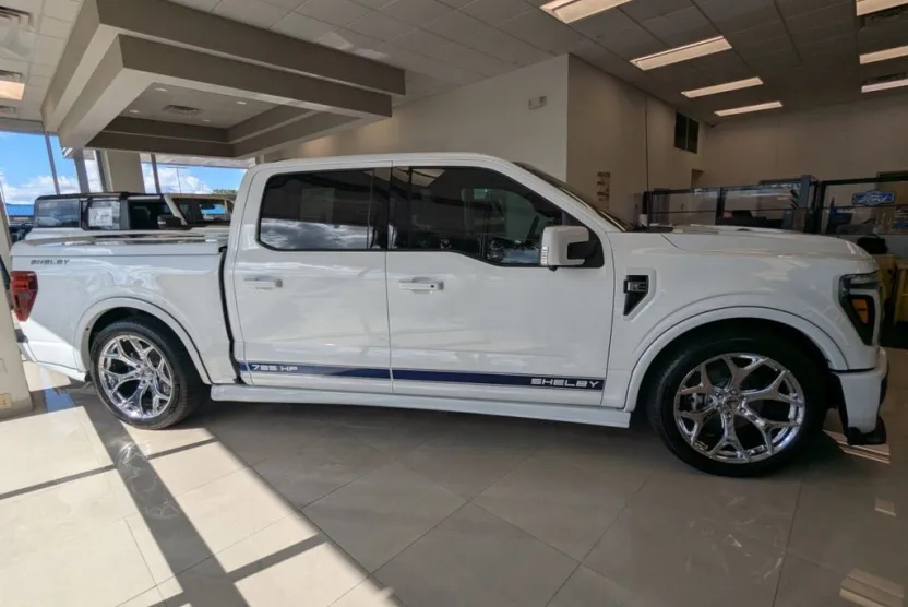 2025 Ford F-150 Lariat photo 1