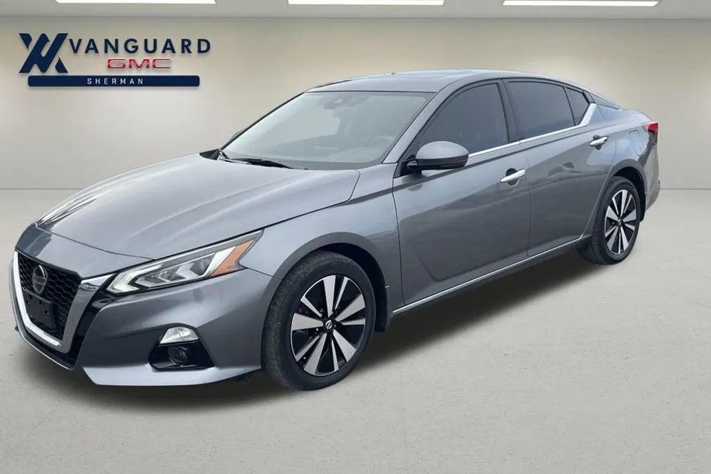 2022 Nissan Altima SL photo 1