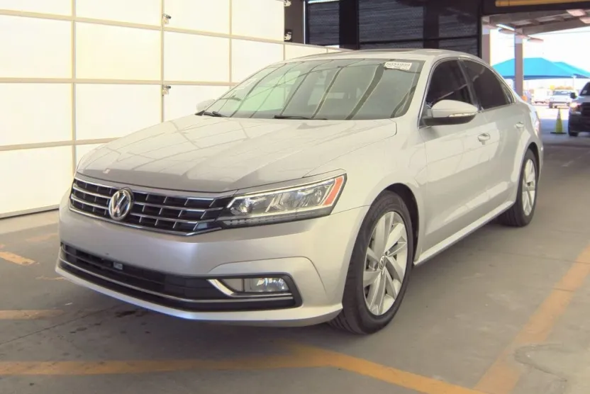 2018 Volkswagen Passat 2.0T SE photo 1