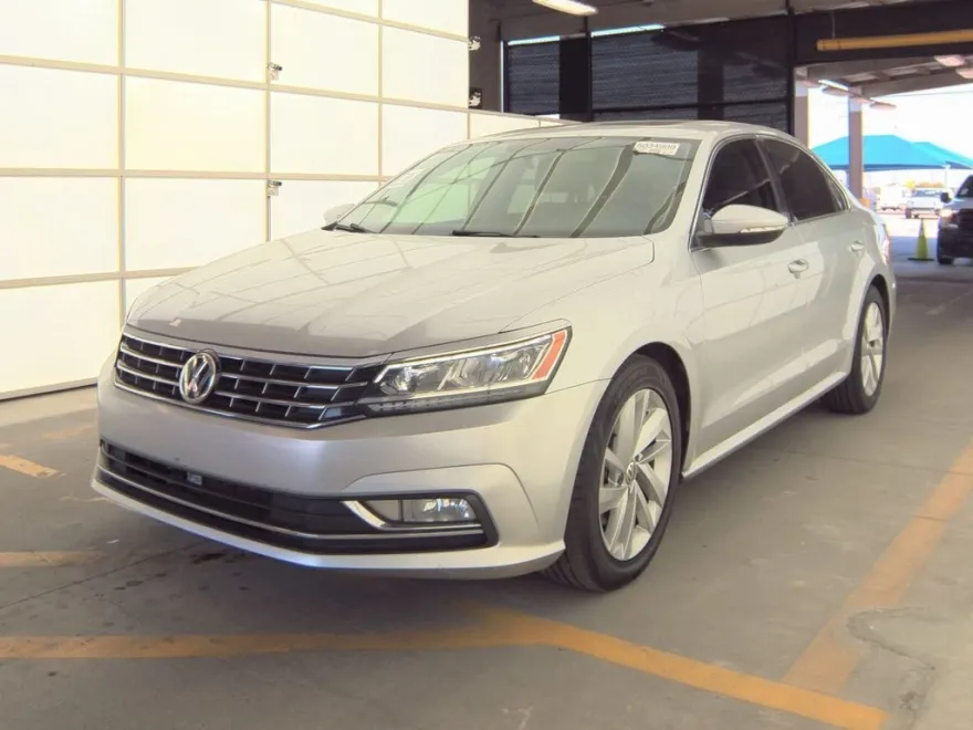 2018 Volkswagen Passat 2.0T SE photo 1