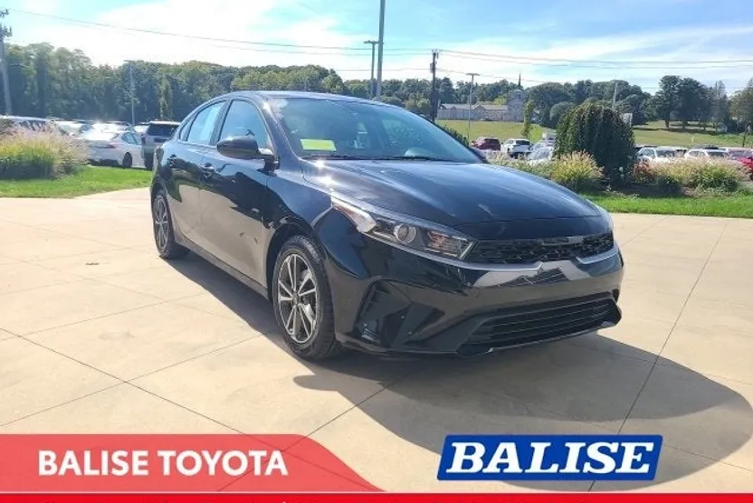2023 Kia Forte LXS photo 1