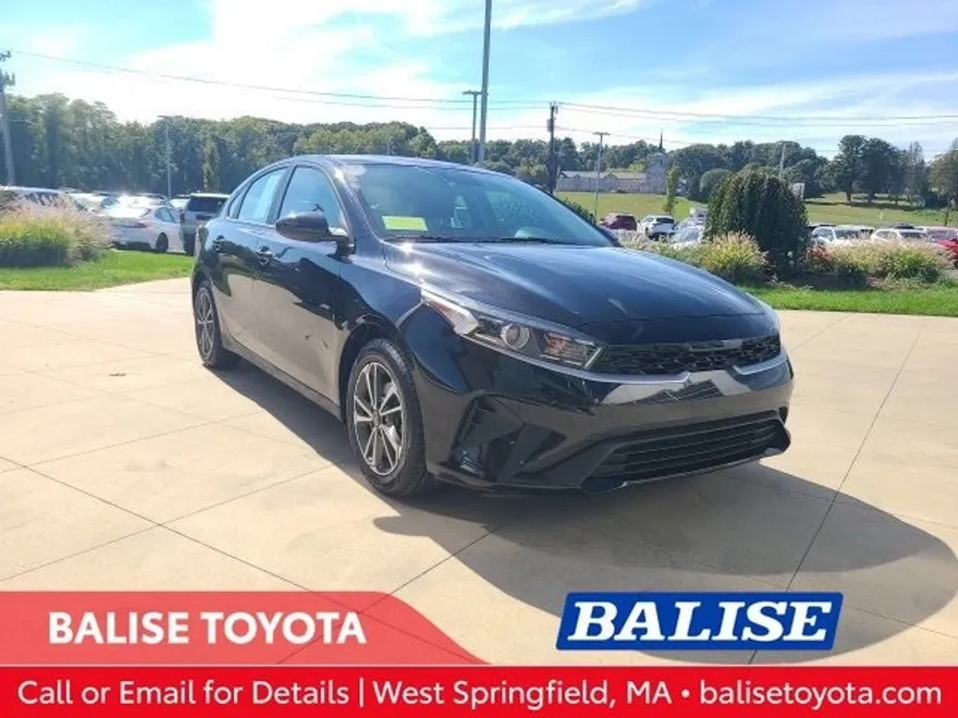 2023 Kia Forte LXS photo 1