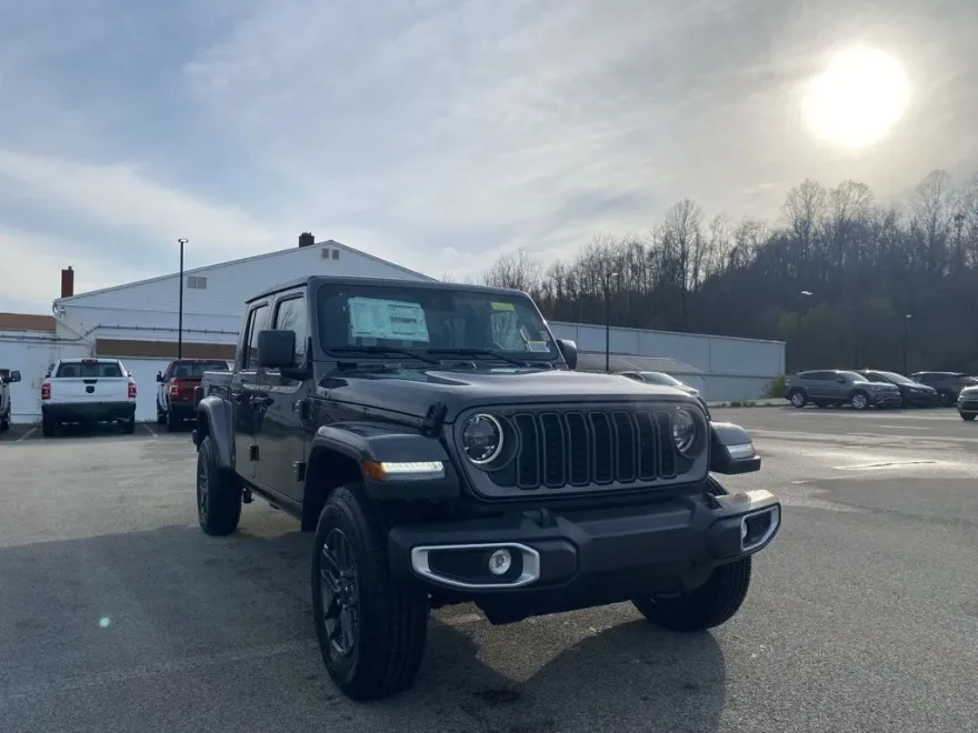 2025 Jeep Gladiator Sport S photo 1