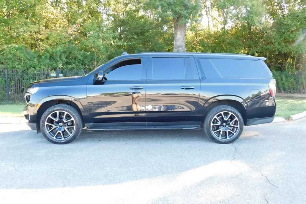 2021 Chevrolet Suburban RST photo 1