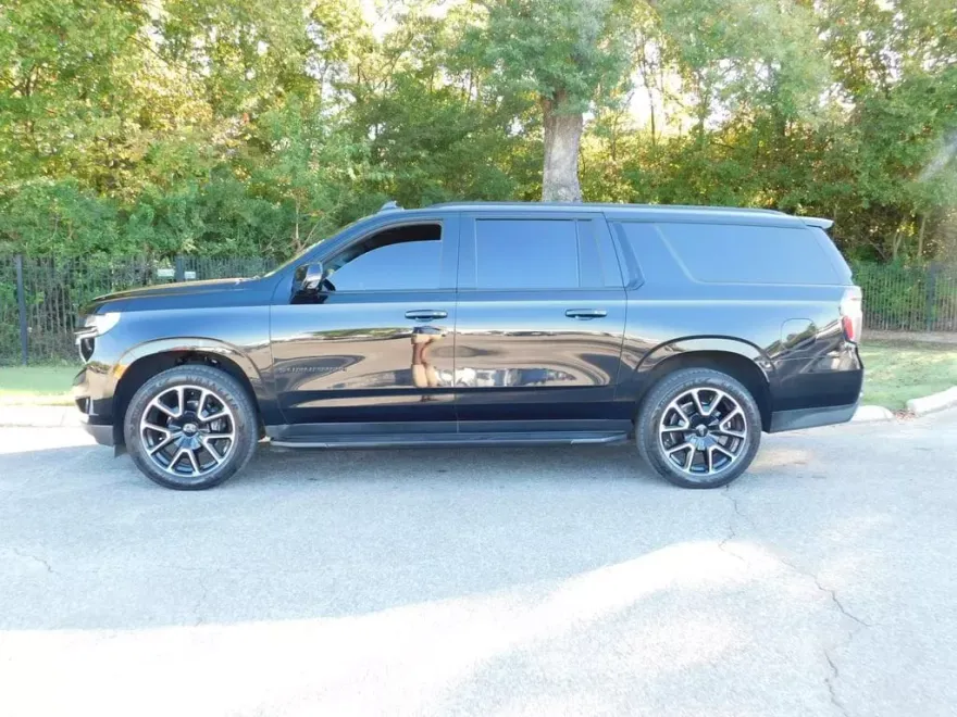 2021 Chevrolet Suburban RST photo 1