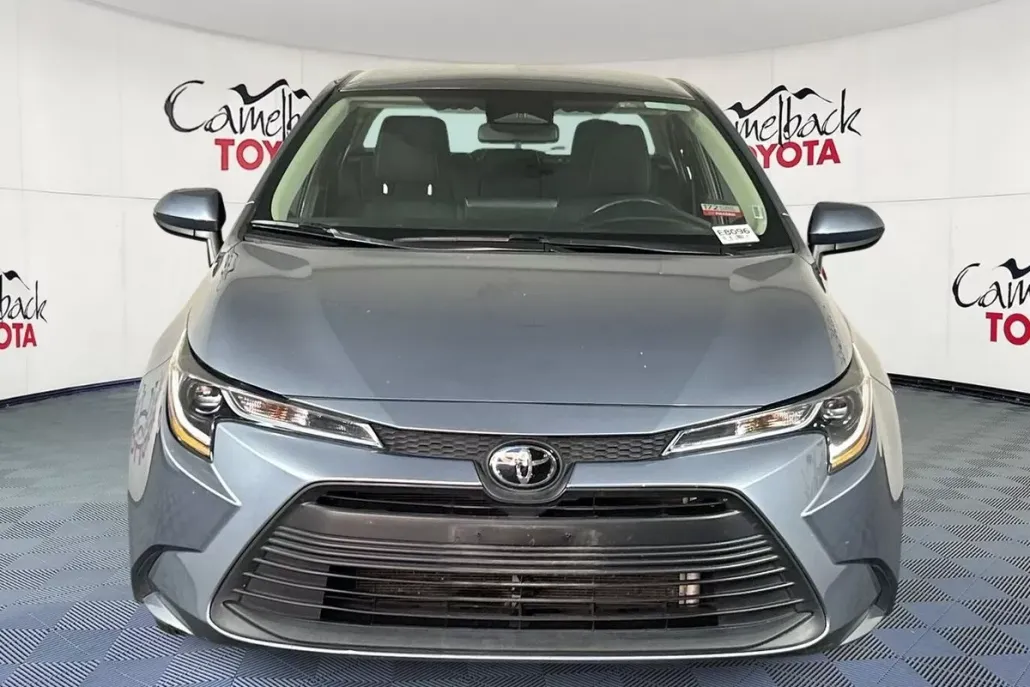 2024 Toyota Corolla LE photo 1
