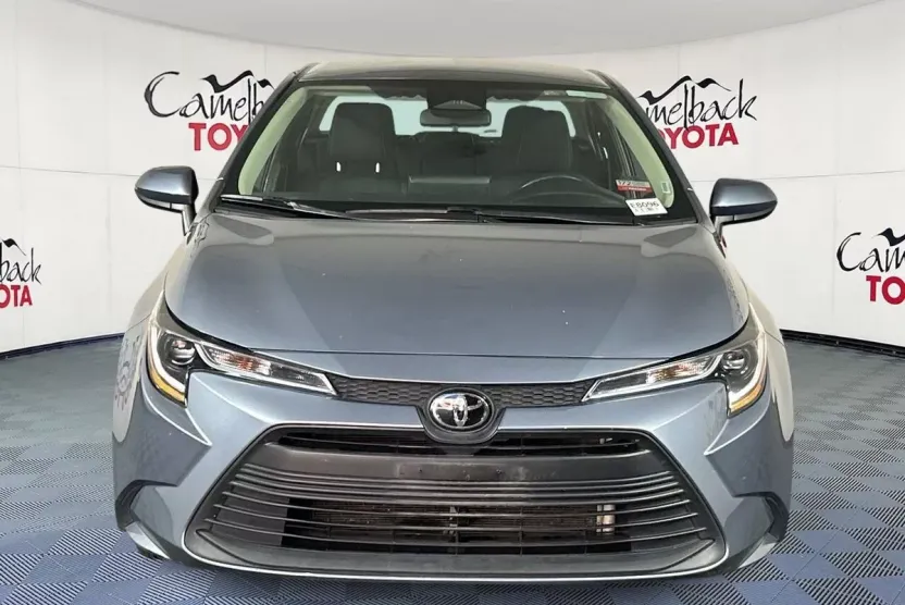 2024 Toyota Corolla LE photo 1