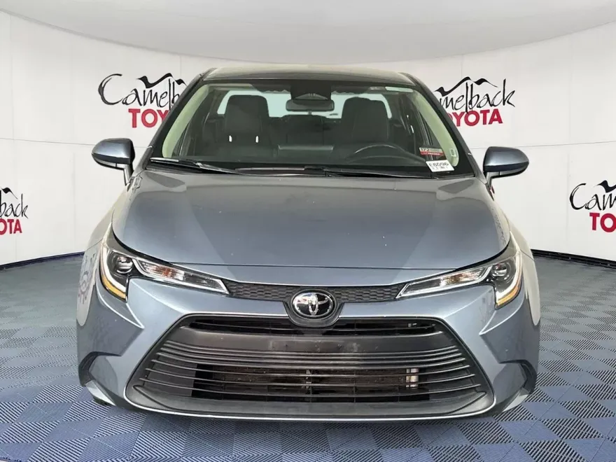 2024 Toyota Corolla LE photo 1