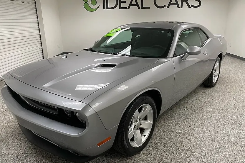 2014 Dodge Challenger SXT photo 1
