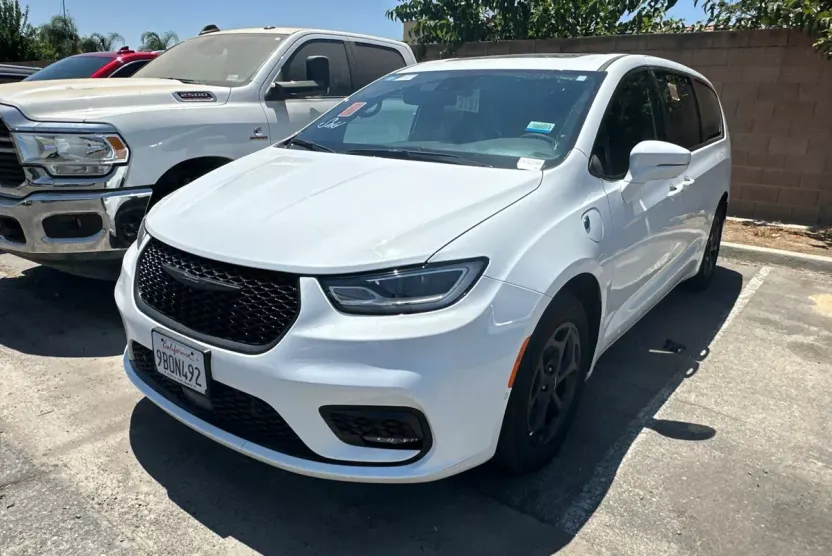 2022 Chrysler Pacifica Hybrid Limited photo 1