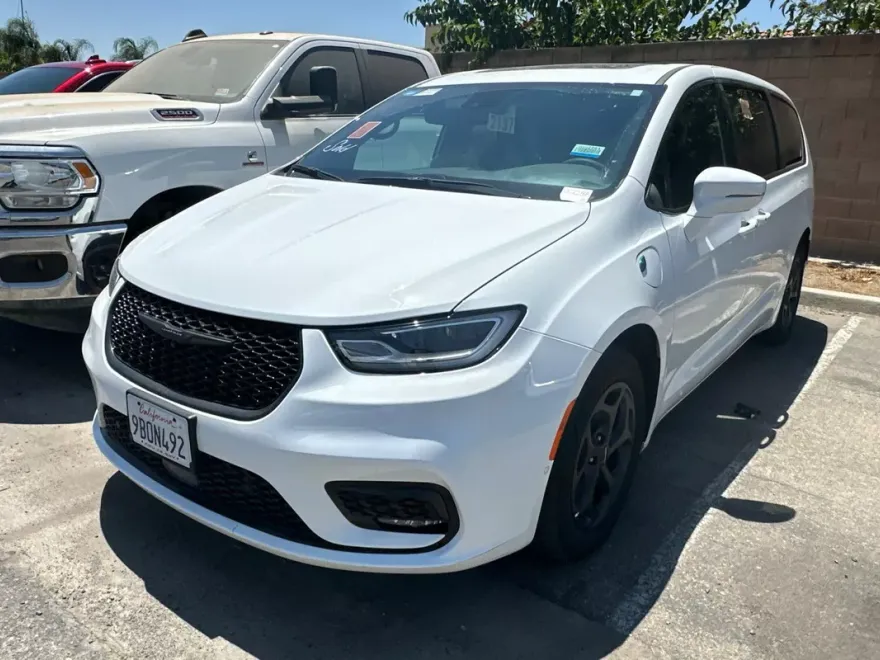 2022 Chrysler Pacifica Hybrid Limited photo 1