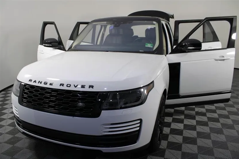2018 Land Rover Range Rover HSE photo 1