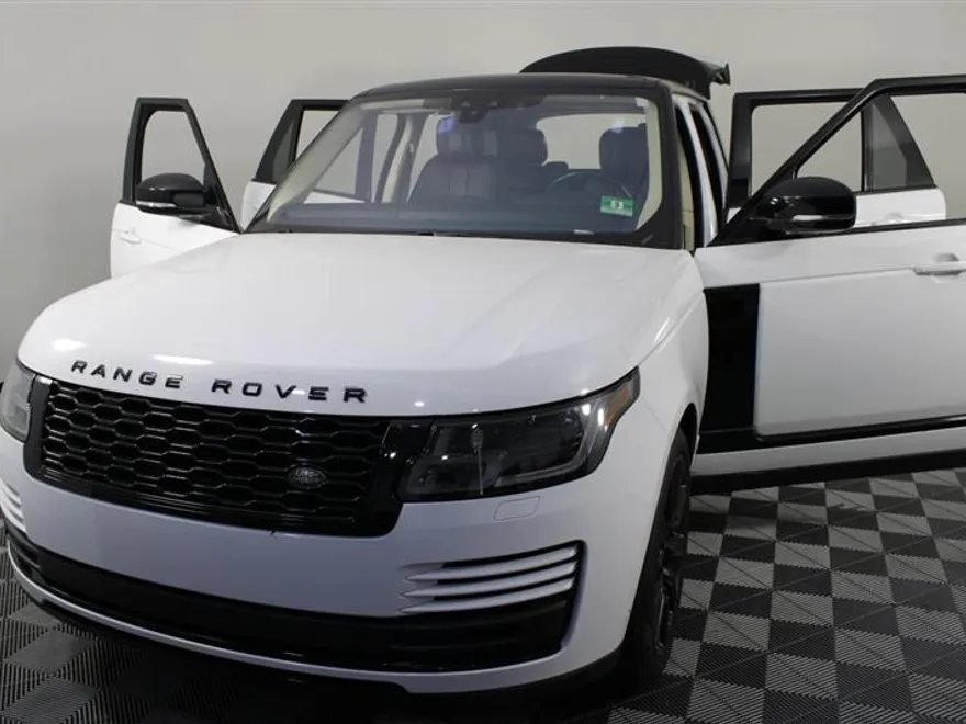 2018 Land Rover Range Rover HSE photo 1