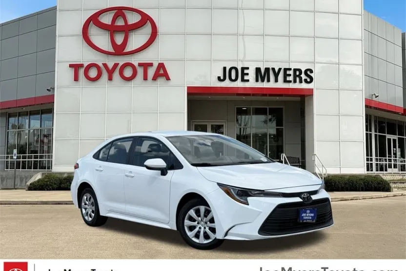 2024 Toyota Corolla LE photo 1