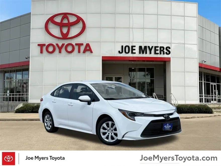 2024 Toyota Corolla LE photo 1