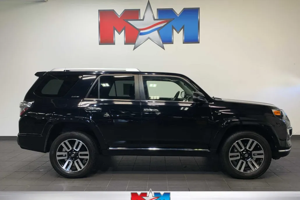 2016 Toyota 4Runner Limited photo 1