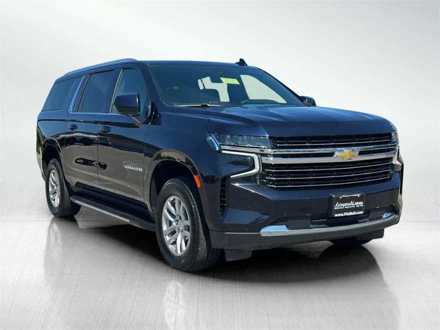 2024 Chevrolet Suburban LT photo 1
