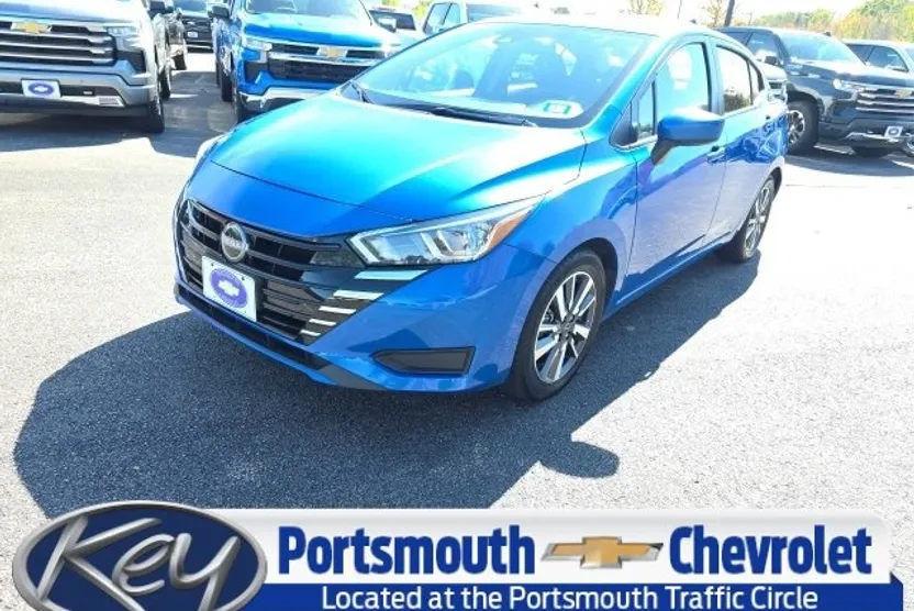 2023 Nissan Versa SV photo 1