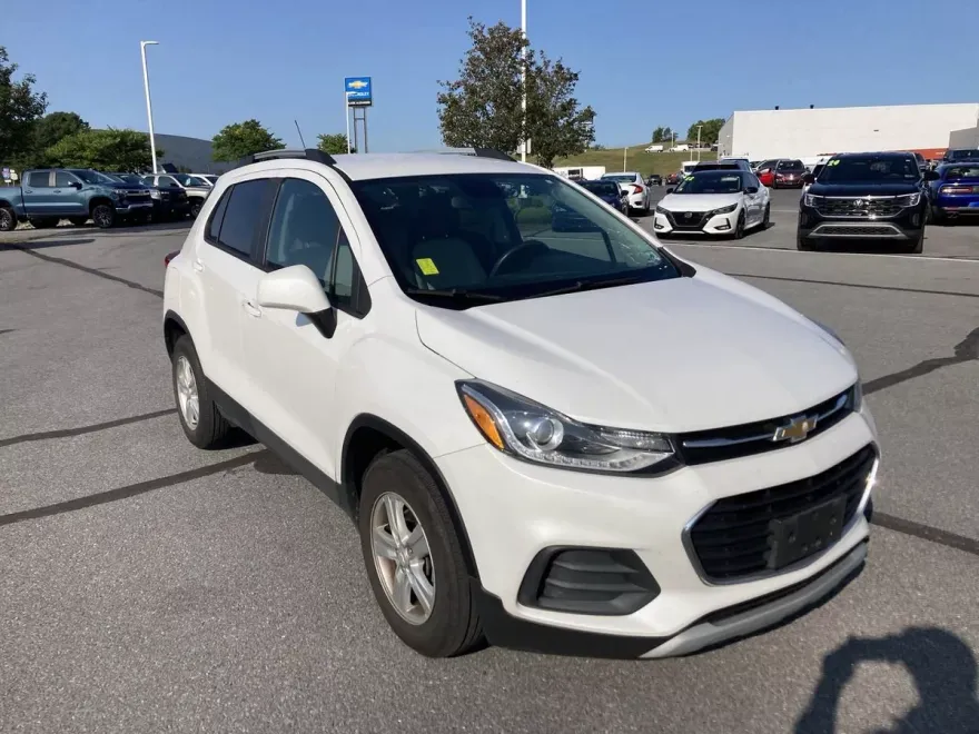 2022 Chevrolet Trax LT photo 1