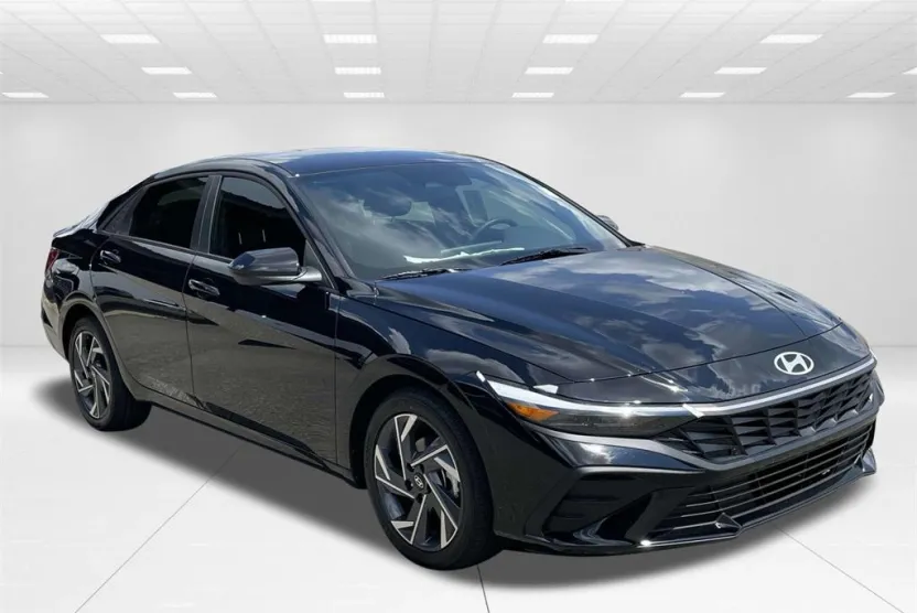2025 Hyundai Elantra SEL Sport photo 1