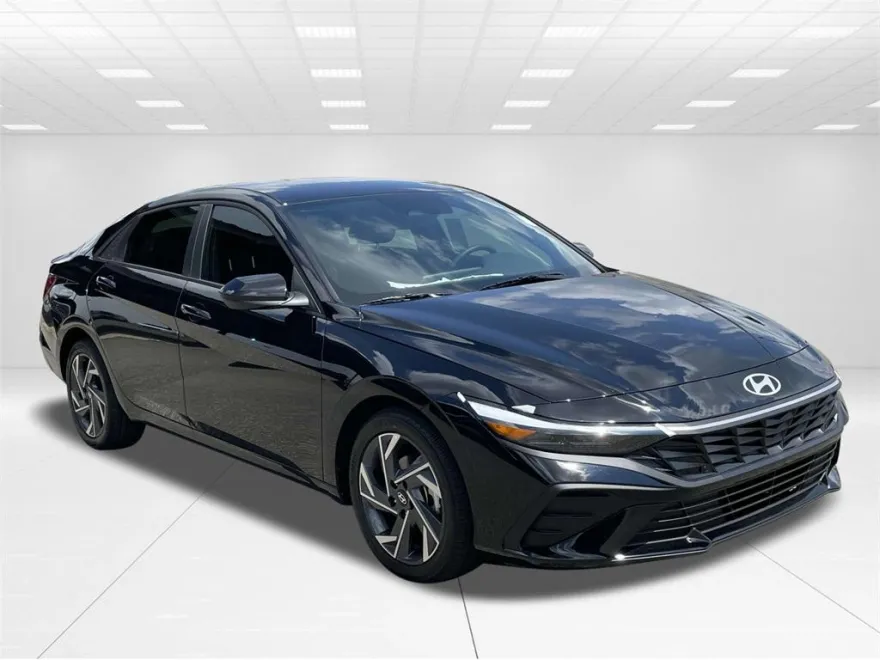 2025 Hyundai Elantra SEL Sport photo 1