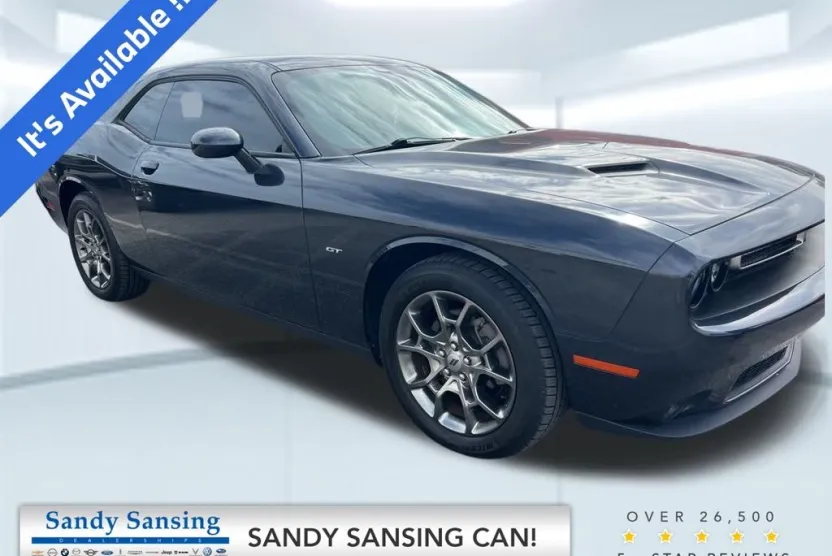 2017 Dodge Challenger SXT photo 1